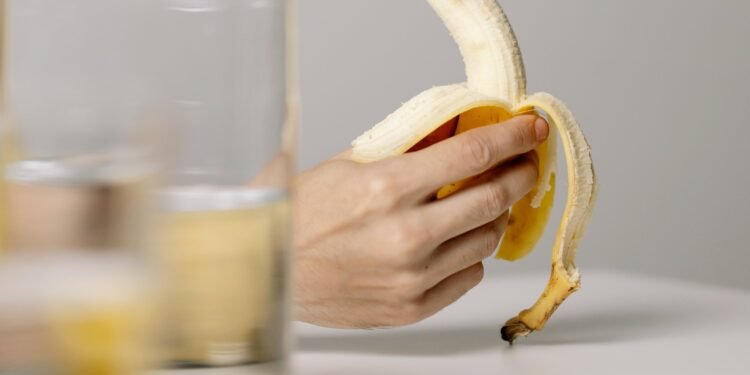 Makan pisang masak memiliki banyak manfaat untuk tubuh.(foto:pexels)