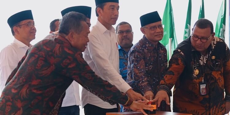 Presiden Jokowi saat meluncurkan pembangunan Rumah Sakit PKU Muhammadiyah Unimuda Sorong.(foto: dok)