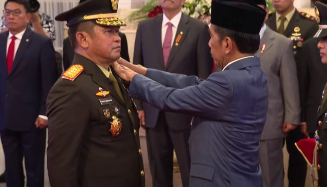 Presiden Jokowi Lantik Maruli Simanjuntak Sebagai Kepala Staf Angkatan Darat (KSAD), di Istana Negara, Jakarta, Rabu (29/11/2023).(foto: SetkabRI)