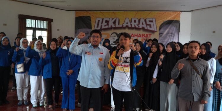 Ketum Sahabat Pagi Olsu Babay dan Ketua Korda Sukabumi Azmi Abi Faris, usai deklarasi Sahabat Pagi Sukabumi, Sabtu (25/22/2023).(foto:doc)