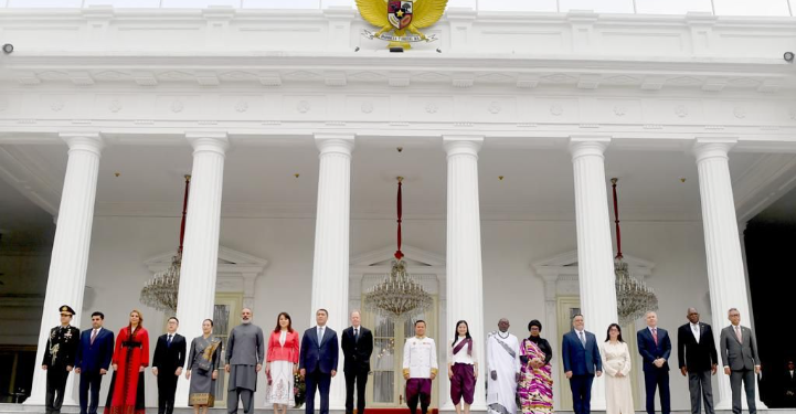 Presiden Jokowi saat menerima 10 Dubes Negara Sahabat, di Istana Negara, Jumat (08/12/2023).(Foto:X@Jokowi)