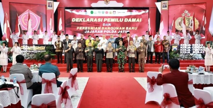 Kapolri Jenderal Listyo Sigit Prabowo saat memimpin deklarasi Pemilu Damai di Jawa Tiur, Kamis (28/12/2023).(foto:HumasPolri)
