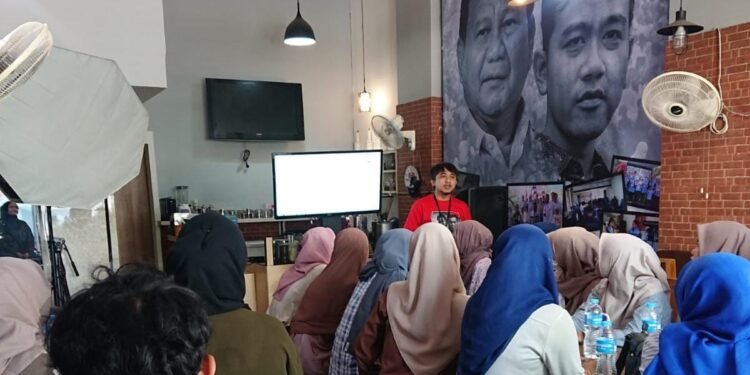 Pelatihan di Mabes Sahabat Prabowo-Gibran, Kamis (21/12/2023).(foto:IstanaGaruda.com)