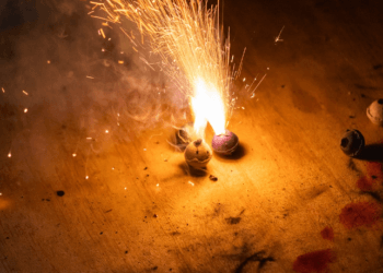 Pahami Risiko dan Dampak Negatif Penggunaan Petasan pada Anak-Anak
