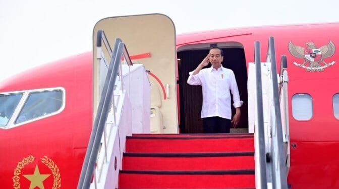 Presiden Jokowi bertolak ke Talaud, Sulawesi Utara (Sulut) dari Bandar Udara Internasional Juanda Surabaya, Kamis Pagi (28/12/23).(foto:SetkabRI)