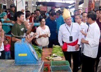 Kunjungi Pasar Melonguane, Presiden Jokowi Disambut Hangat Masyarakat