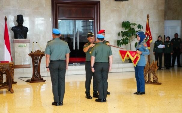 Panglima TNI memimpin serahTerima jabatan Komandan Paspampres.(foto:PuspenTNI)