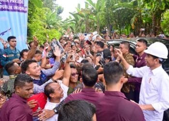 Warga Talaud Ekspresikan Kebahagiaan di Hadapan Presiden Jokowi