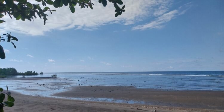 Pantai seperti ini menjadi destinasi liburan akhir tahun.(foto:IstanaGaruda.com)