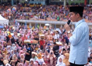 Gibran Mendengar Aspirasi Puluhan Ribu Warga pada Acara Kebumen Bersholawat