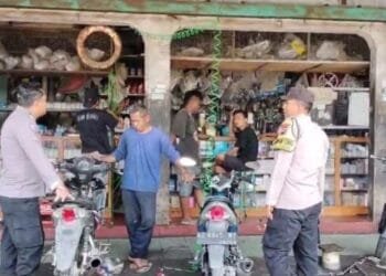 Sosialisasi Pelarangan Knalpot Brong, Polsek Sukodono Kunjungi Bengkel Motor