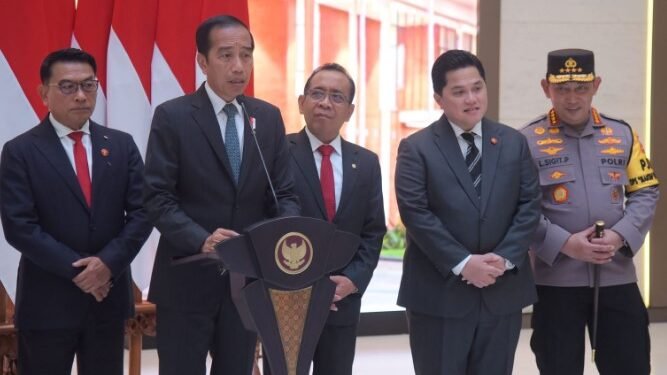 Presiden Jokowi memberikan keterangan pers di Bandar Udara Halim Perdanakusuma sesaat sebelum melakukan kunker ke 3 negara Asean, Selasa (09/01/2024).(Foto:Setkab RI)
