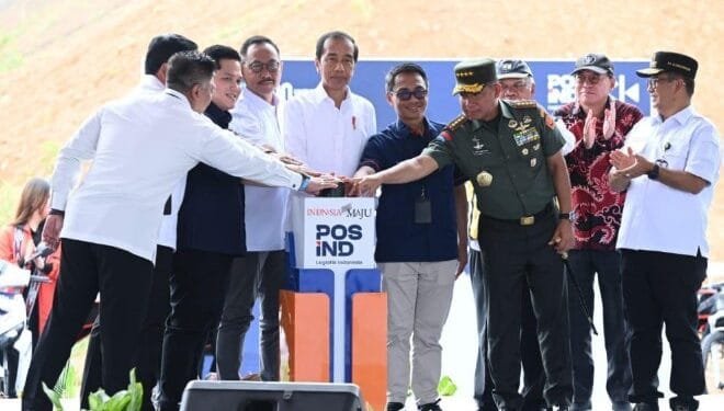 Presiden Jokowi meluncurkan Nusantara Logistics Hub Pos Indonesia di IKN, Rabu (17/01/2024).(Foto:SetkabRI)