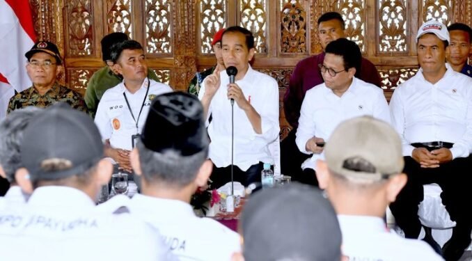 Presiden Jokowi bertemu dengan para kepala desa se-Kabupaten Banjarnegara, Rabu (03/01/2024)