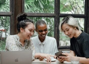 Trik Psikologi yang Efektif untuk Mengenali Tanda-Tanda Sahabat Sejati