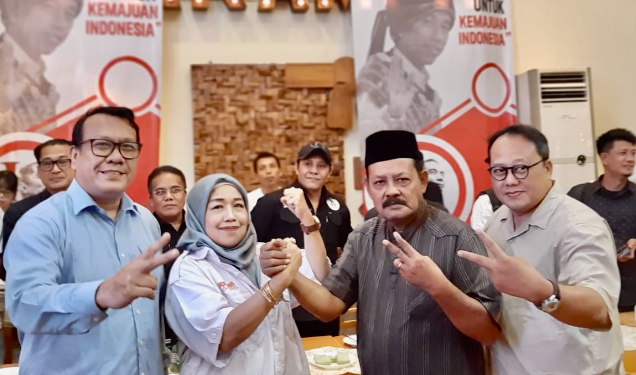 Ketua Dewan Kehormatan KAI dan Presiden KAI, Sofiatun Gudono dan Ali Mahsun (tengah), siap memenangkan pasangan Prabowo Gibran di Pilpres 2024.(Foto:istimewa)