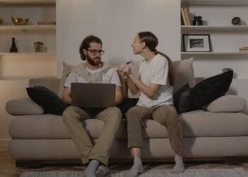 Trik Psikologi untuk Mendeteksi Kebohongan Lewat Pandangan Mata