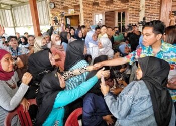 Gibran Sosialisasi Program Makan Siang Gratis di Depok, Jawa Barat