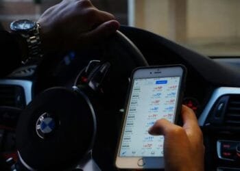 CEO Coinbase Klaim Institusi Keuangan Mulai Lakukan ‘Hold’ Kripto