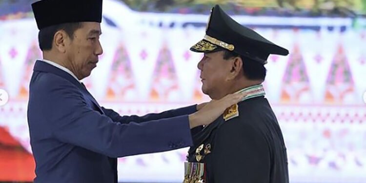 Presiden Jokowi menyematkan pangkat Jenderal TNI Kehormatan kepada Prabowo Subianto di Markas Besar TNI, Cilangkap, Jakarta, Rabu (28/02/2024).(Foto:IG@prabowo)