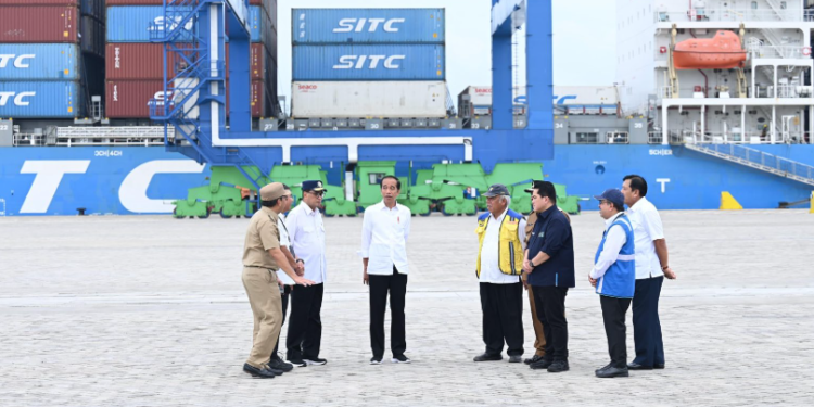 Presiden Jokowi saat meresmikan Makassar New Port, di Makassar, Sulawesi Selatan, Kamis (22/02/2024).(Foto:Setkab RI)