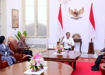 Presiden Jokowi Terima Undangan Memilih di TPS 10 Kelurahan Gambir