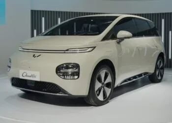 Wuling Perkenalkan Cloud EV Pertama Kali ke Publik di IIMS 2024