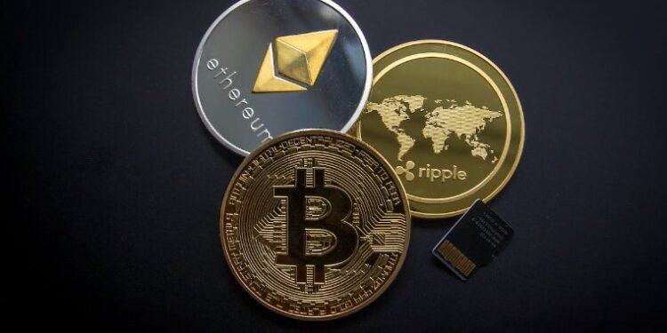 Ilustrasi koin Ripple (XRP), Bitcoin dan Ethereum.(Foto:Pexels.com)
