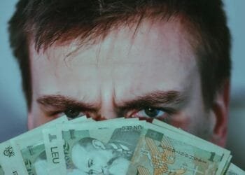 Cerita Lucu: Apa Beda Politisi dan Koruptor?