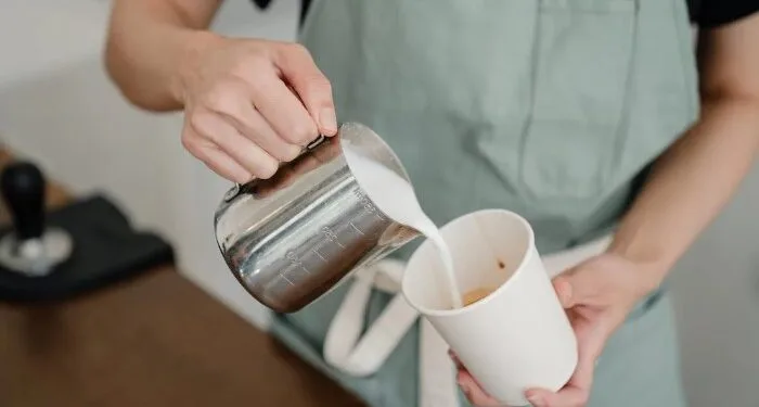 Ilustrasi mengolah susu.(foto:Pexels)