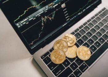 Pria Inggris Kehilangan Bitcoin Senilai Rp8 Triliun: Gugat Hak Pencarian di Tempat Sampah