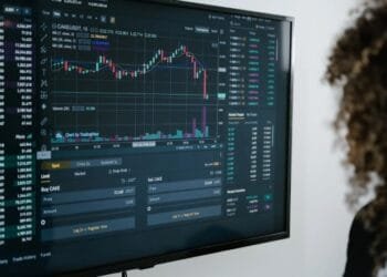 Bitcoin Merosot di Bawah $63.000 Saat Investor Menanti Pergerakan Federal Reserve