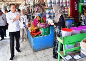 Kunker ke Sumatera Utara, Presiden Jokowi Tinjau Pasar Kawat