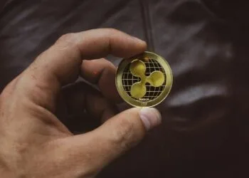 Harga XRP Turun di Tengah Antisipasi ETF: Apa yang Menanti XRP dan Para Investor?