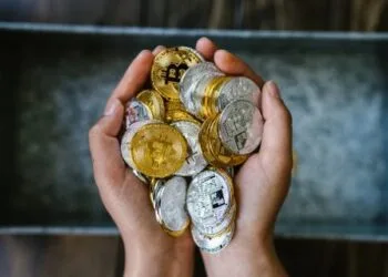 Memenuhi Syarat, Crypto.com Dapat Lisensi Operasional Penuh dari VARA Dubai