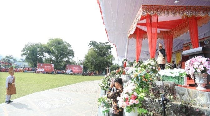 Upacara Peringatan HUT Kotamobagu ke-17 yang dipimpin Pj Walikota Dr Asripan Nani, Senin (27/05/2024).(Foto: Pemkot KK)