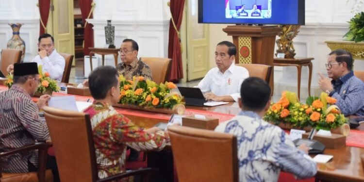 Presiden Jokowi pimpin Ratas soal penanganan pengungsi erupsi Gunung Ruang.(SetkabRI)