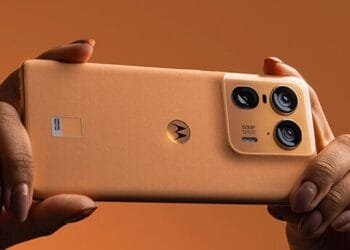 Motorola moto X50 Ultra Hadir dengan Edisi Terbatas Soft Peach, Kamera Gahar dan Performa AI!