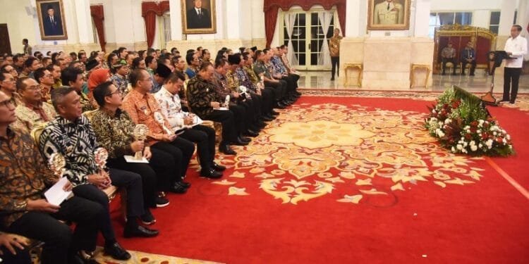 Presiden Jokowi saat membuka Rakornas Pengendalian Inflasi 2024 dan TPID Award di Istana Negara, Jakarta, Jumat (14/06/2024). (Setkab RI)