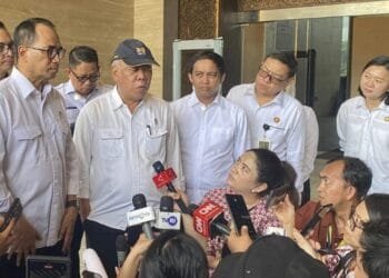 Presiden Jokowi Mulai Berkantor di Istana Garuda, Kepala OIKN dan Menhub Jadi Tamu Pertama