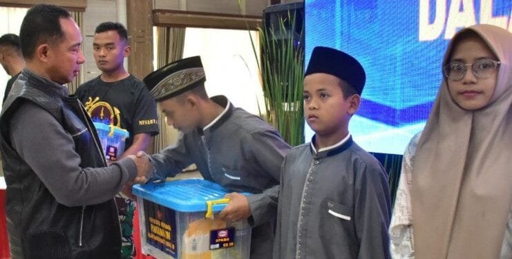 Panglima TNI gelar bhakti sosial di Markas Marinir Cilandak, Minggu (28/07/2024).(Puspen TNI)