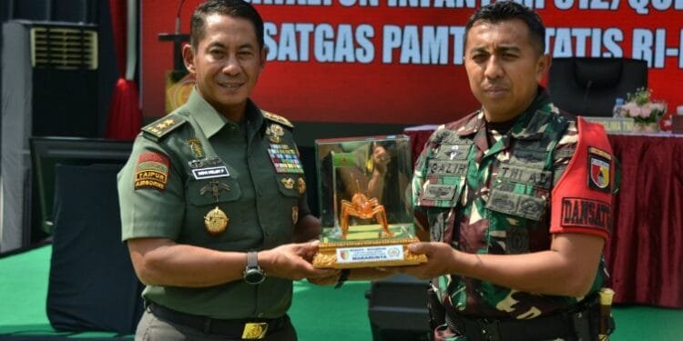 Aster Panglima TNI Mayjen TNI Novi Helmy Prasetya (kiri).(Puspen TNI)