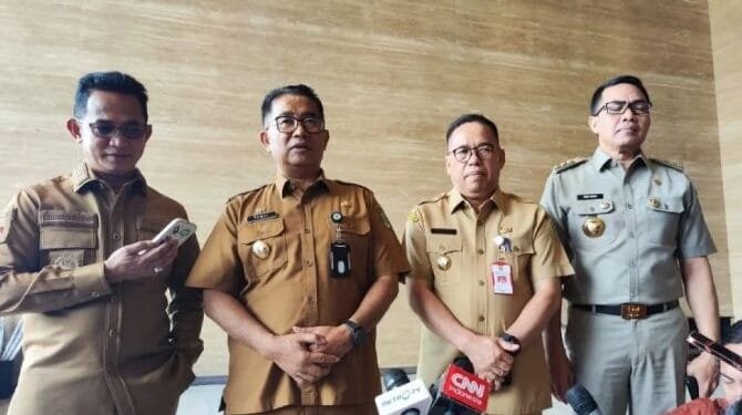 Pj Gubernur Kalimantan Timur Akmal Malik (kedua dari kiri).(AntaraNews)