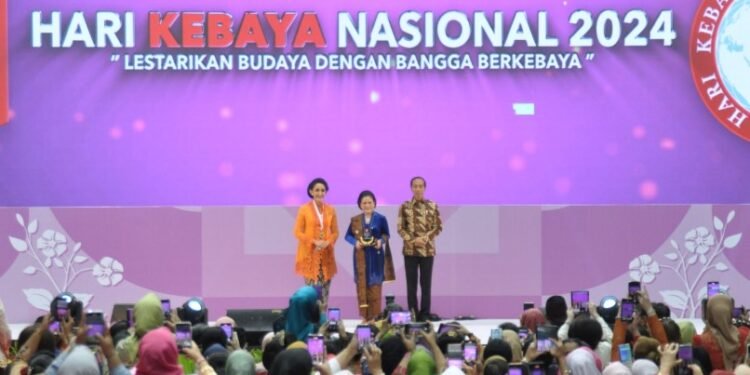 Presiden Jokowi dan Ibu Negara Iriana Joko Widodo menghadiri perayaan Hari Kebaya Nasional 2024.(Setkab RI)