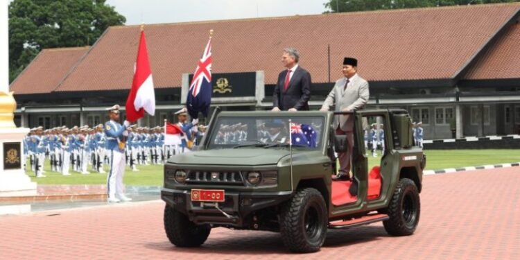 Prabowo Subianto menyambut Menhan Australia di Akmil Magelang, Kamis (29/08/2024).(Kemhan RI)