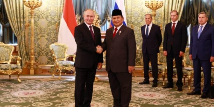 Menhan RI Prabowo Subianto disambut Presiden Rusia Vladimir Putin, Rabu (31/07/2024).(Kemhan RI)