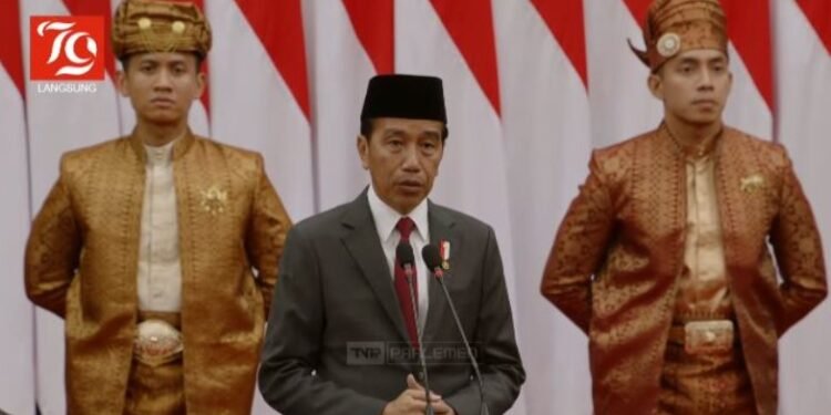 Presiden Jokowi Menyampaikan Keterangan Pemerintah atas RUU APBN 2025 beserta Nota Keuangannya di Gedung Nusantara MPR/DPR/DPD RI, Jakarta, Jumat (16/08/2024). (Setkab RI)