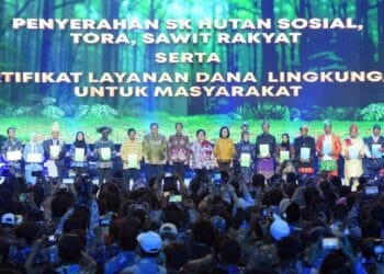 Presiden Jokowi Serahkan Sertifikat Layanan Dana dan SK Perhutanan Sosial dalam Festival LIKE 2 di Jakarta