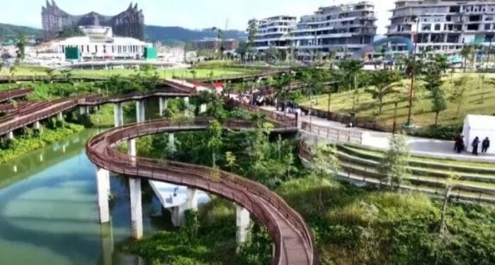 Presiden Jokowi meresmikan Plaza Seremoni Sumbu Kebangsaan di IKN, Rabu (14/08/2024).(Setkab RI)