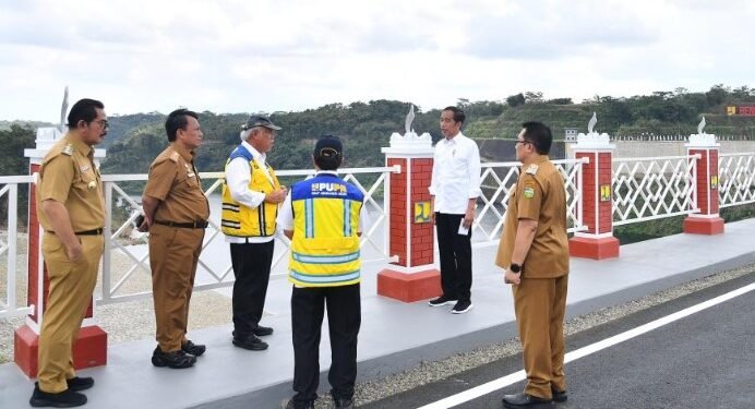 Presiden Jokowi resmikan Bendungan Leuwikeris, Kamis (29/08/2024).(Setkab RI)